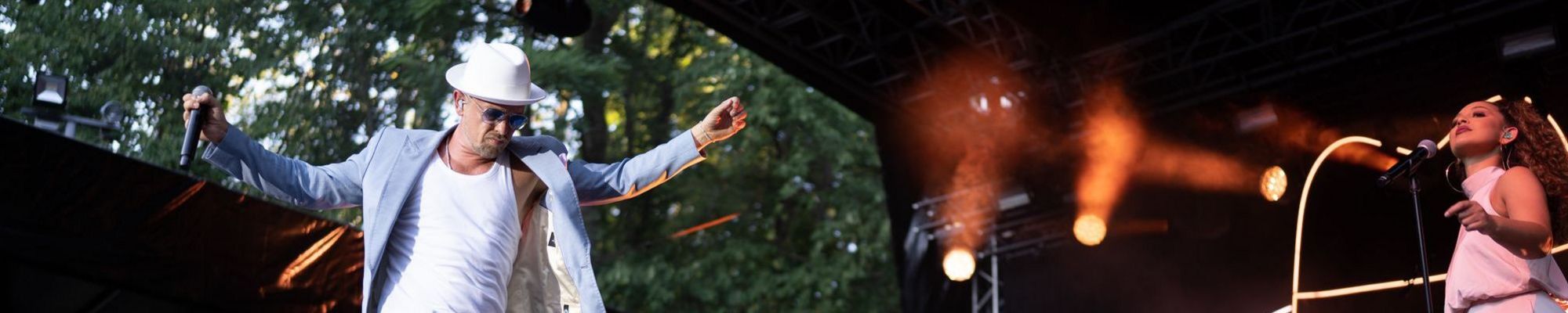 Jan Delay tanzt bei seinem Auftritt auf der Freilichtbühne 2023